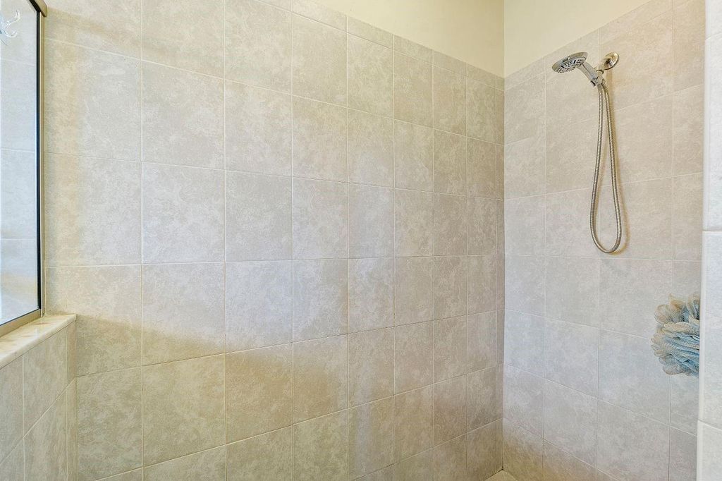 Image 37 of property listing at 8433 Blue Cove Way 8433, Parkland, FL 33076