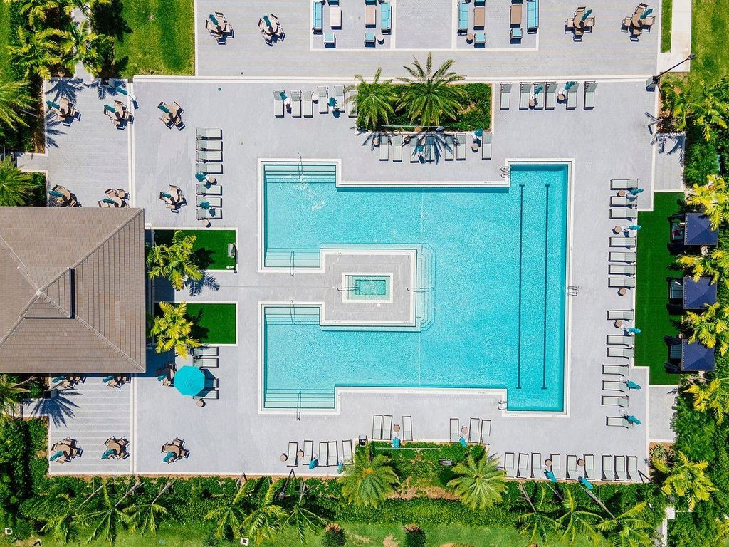 Image 41 of property listing at 8433 Blue Cove Way 8433, Parkland, FL 33076