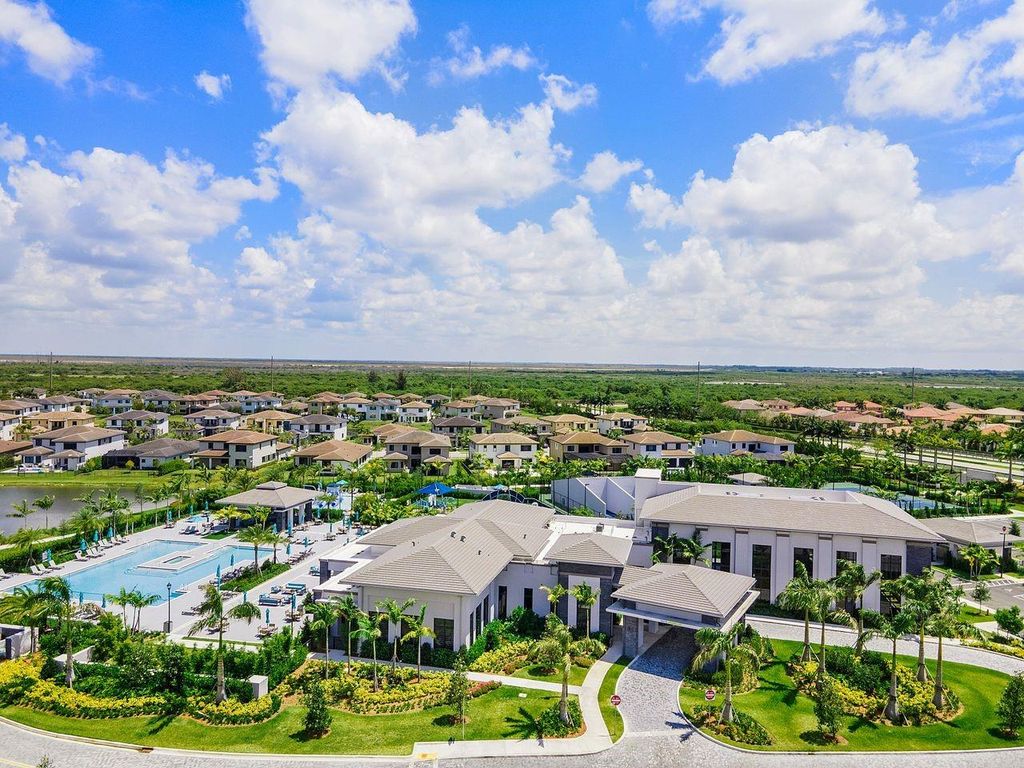 Image 45 of property listing at 8433 Blue Cove Way 8433, Parkland, FL 33076