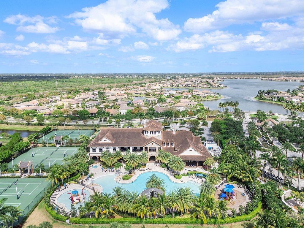 Image 63 of property listing at 8433 Blue Cove Way 8433, Parkland, FL 33076