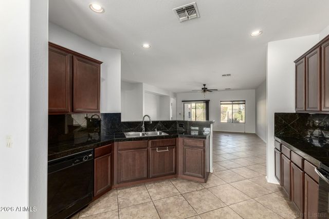 11746 W JESSIE Lane, Sun City, AZ 85373