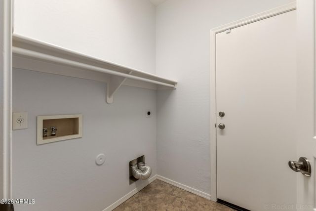 11746 W JESSIE Lane, Sun City, AZ 85373