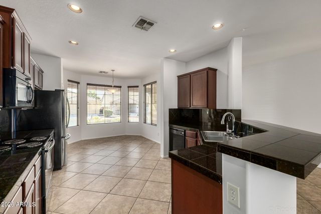 11746 W JESSIE Lane, Sun City, AZ 85373