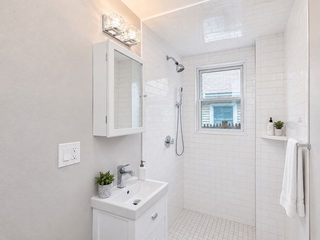 63-65 Catherine 65, Boston, MA 02131