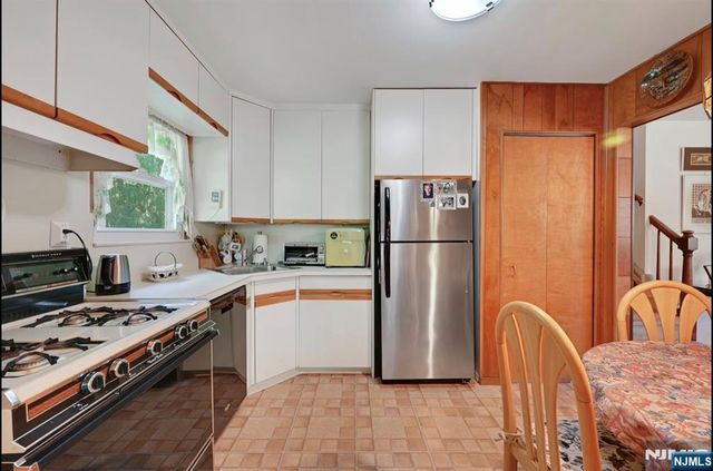 103 Primrose Lane, Closter, NJ 07624