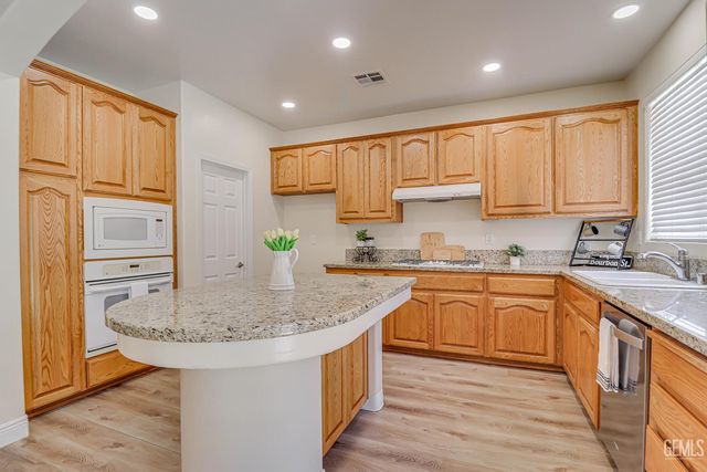 14900 Central Coast Street, Bakersfield, CA 93314