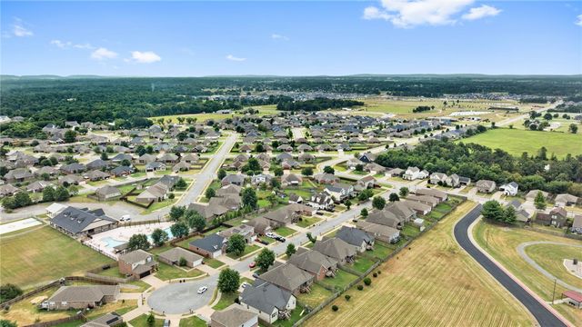 4215 Crosshill Cove, Springdale, AR 72762
