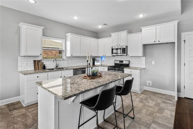 4215 Crosshill Cove, Springdale, AR 72762