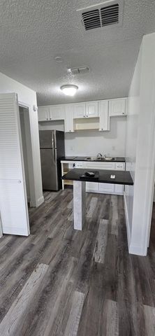 669 ROYALTY COURT B, Kissimmee, FL 34758