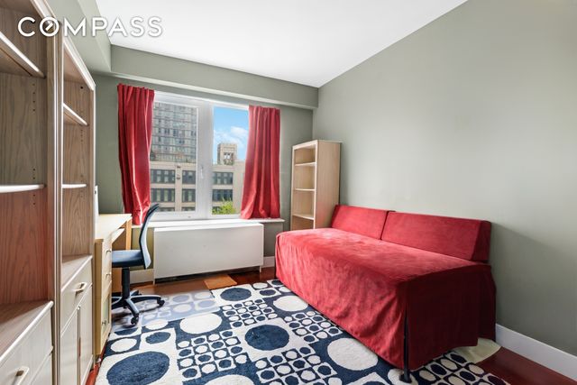 4427 Purves St Apt 8A, New York City, NY 11101