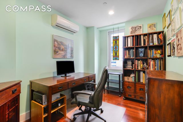 4427 Purves St Apt 8A, New York City, NY 11101