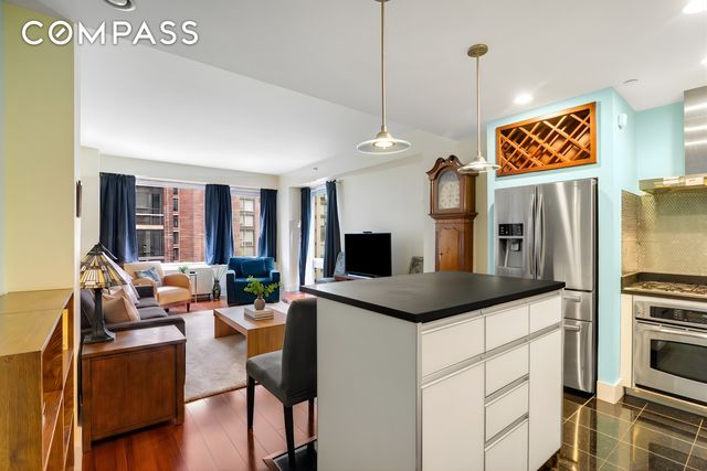 4427 Purves St Apt 8A, New York City, NY 11101
