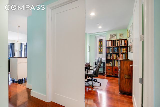 4427 Purves St Apt 8A, New York City, NY 11101