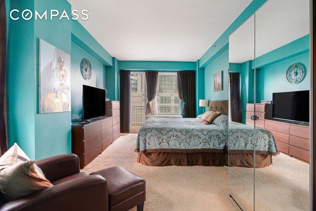 4427 Purves St Apt 8A, New York City, NY 11101