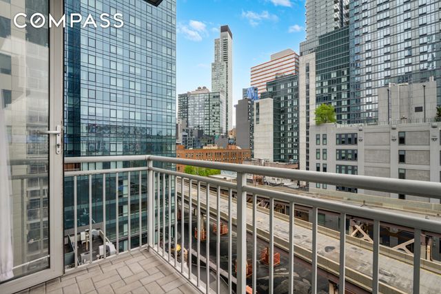 4427 Purves St Apt 8A, New York City, NY 11101