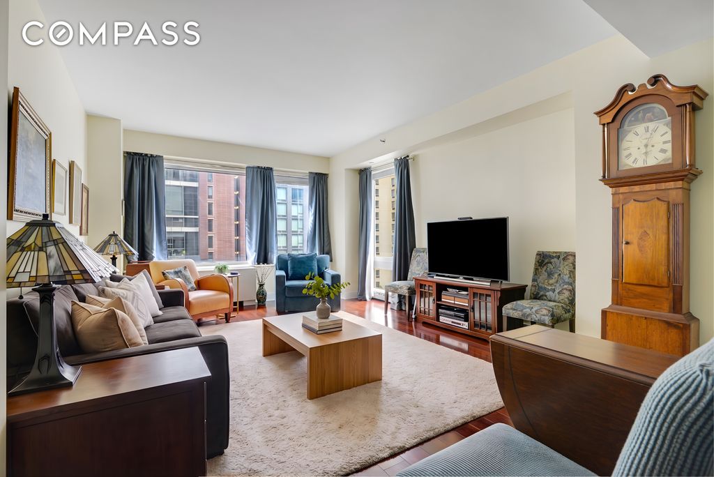 4427 Purves St Apt 8A, New York City, NY 11101