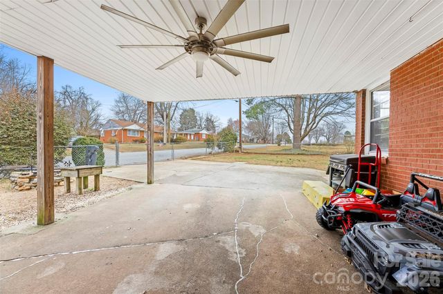 210 Avondale Drive, Lexington, NC 27295