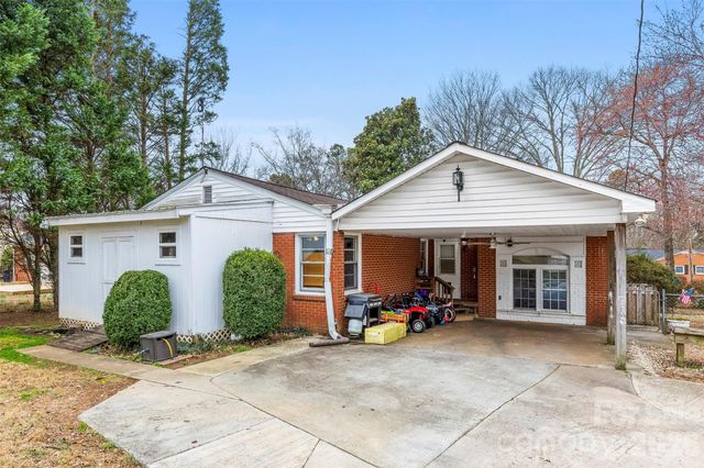 210 Avondale Drive, Lexington, NC 27295