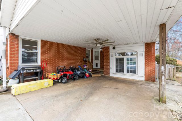 210 Avondale Drive, Lexington, NC 27295