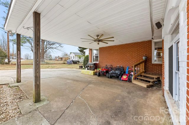 210 Avondale Drive, Lexington, NC 27295