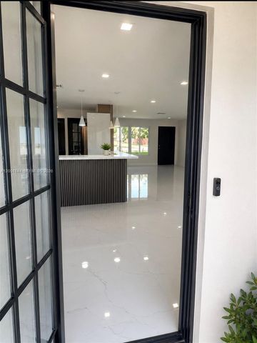 3430 SW 17th St, Fort Lauderdale, FL 33312