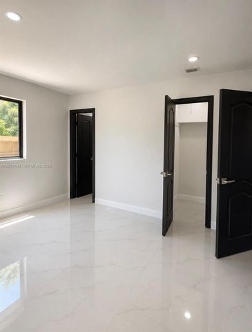 3430 SW 17th St, Fort Lauderdale, FL 33312