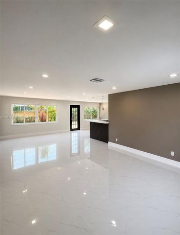 3430 SW 17th St, Fort Lauderdale, FL 33312