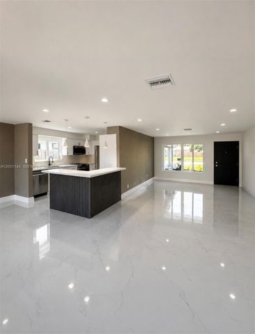 3430 SW 17th St, Fort Lauderdale, FL 33312