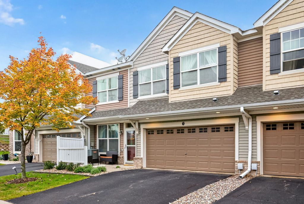 1948 Commonwealth Boulevard 7, Chanhassen, MN 55317 — exterior