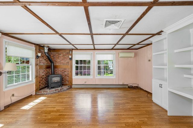 16 Porter Rd, Chelmsford, MA 01824