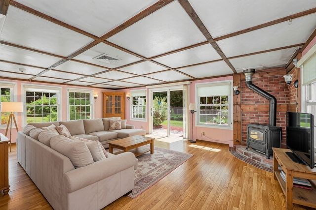 16 Porter Rd, Chelmsford, MA 01824
