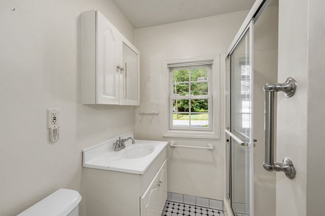 16 Porter Rd, Chelmsford, MA 01824