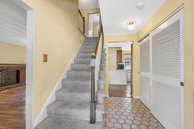 16 Porter Rd, Chelmsford, MA 01824
