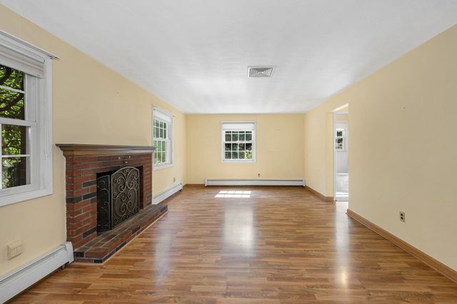16 Porter Rd, Chelmsford, MA 01824