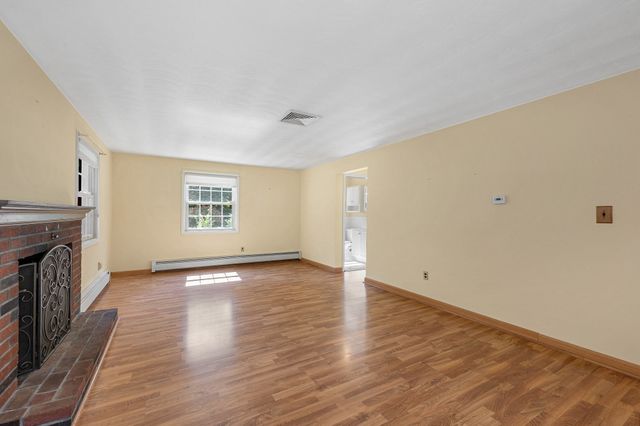 16 Porter Rd, Chelmsford, MA 01824