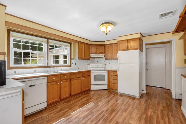 16 Porter Rd, Chelmsford, MA 01824