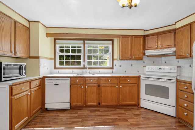 16 Porter Rd, Chelmsford, MA 01824