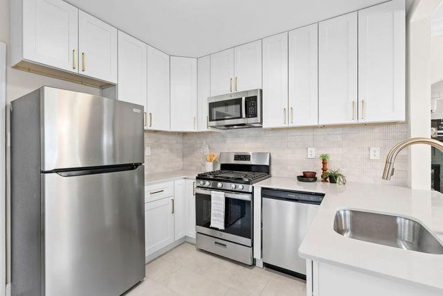1438 Stanford Avenue, Saint Paul, MN 55105