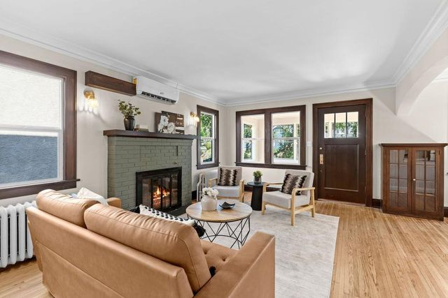 1438 Stanford Avenue, Saint Paul, MN 55105