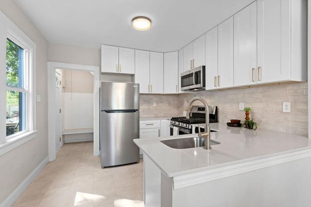 1438 Stanford Avenue, Saint Paul, MN 55105