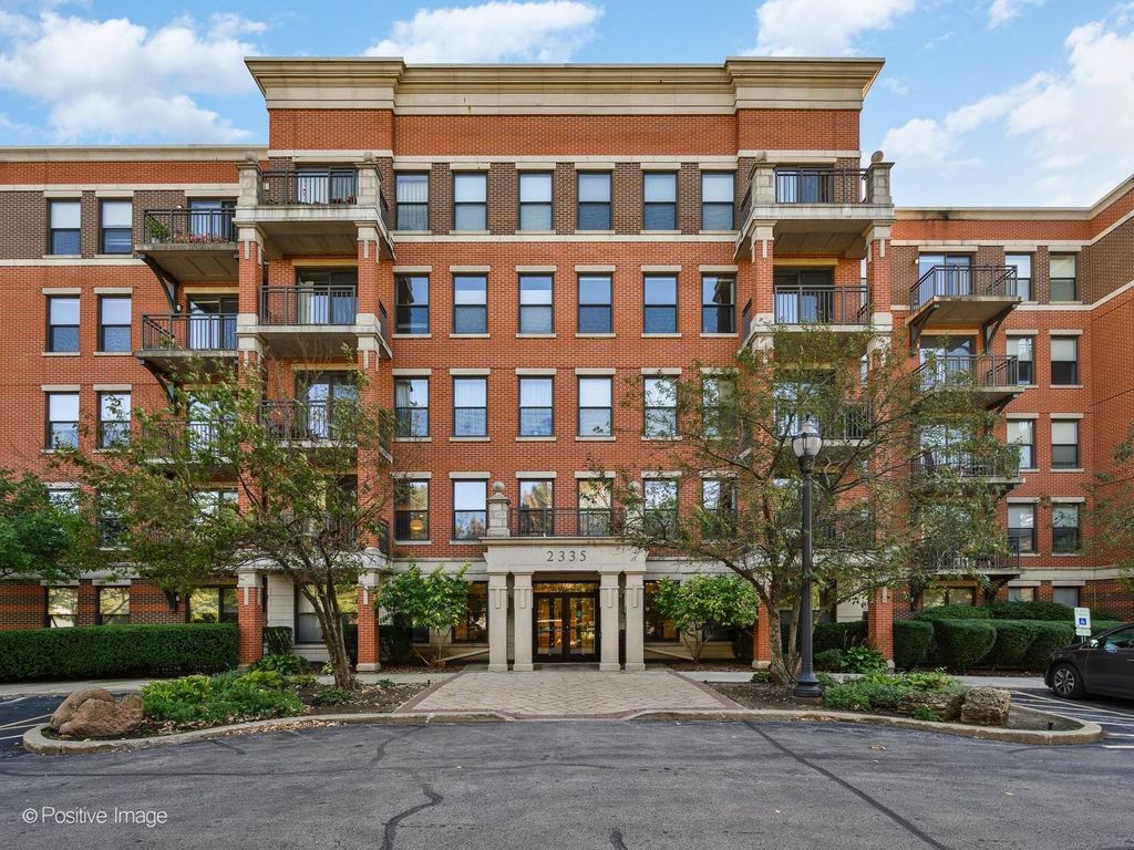 2335 W Belle Plaine Avenue 209, Chicago, IL 60618 — exterior