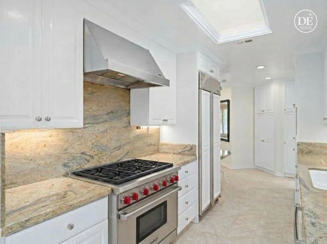 7920 Avenida Alamar, La Jolla, CA 92037