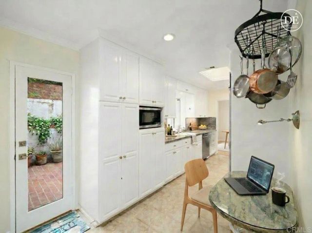 7920 Avenida Alamar, La Jolla, CA 92037