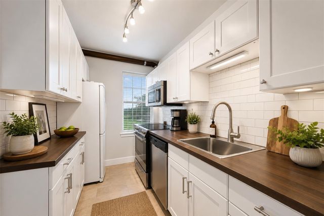 10419 W Hidden Lake Lane, Richmond, TX 77406