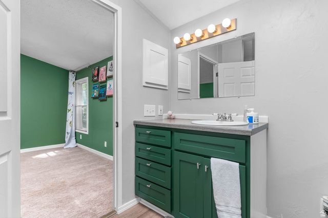 247 HIDDEN DR, Sandy, UT 84070
