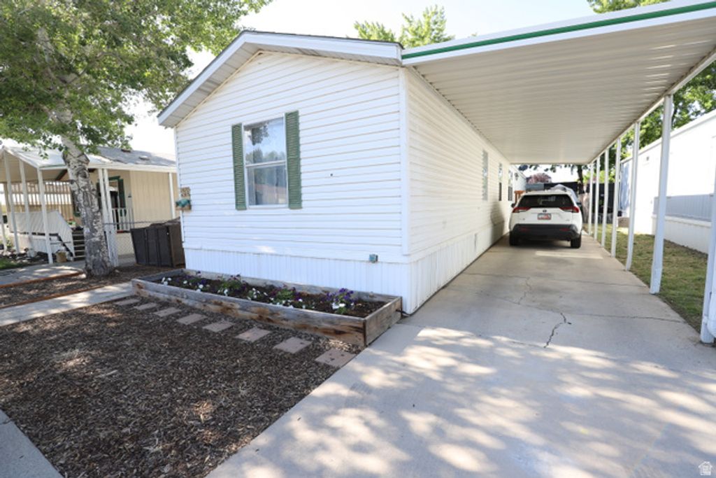 247 HIDDEN DR, Sandy, UT 84070