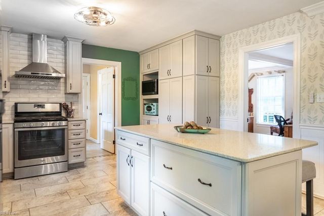 12 Poindexter PL, Newport News, VA 23606