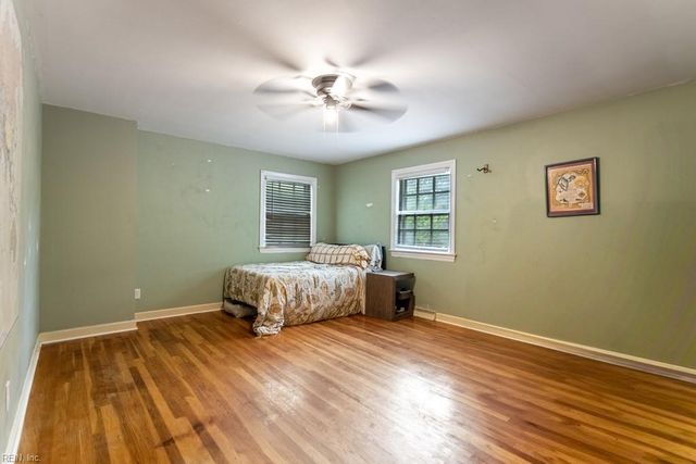 12 Poindexter PL, Newport News, VA 23606