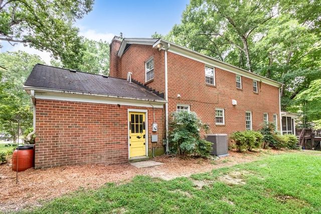 12 Poindexter PL, Newport News, VA 23606