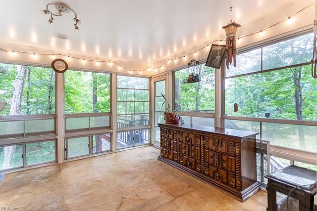 12 Poindexter PL, Newport News, VA 23606